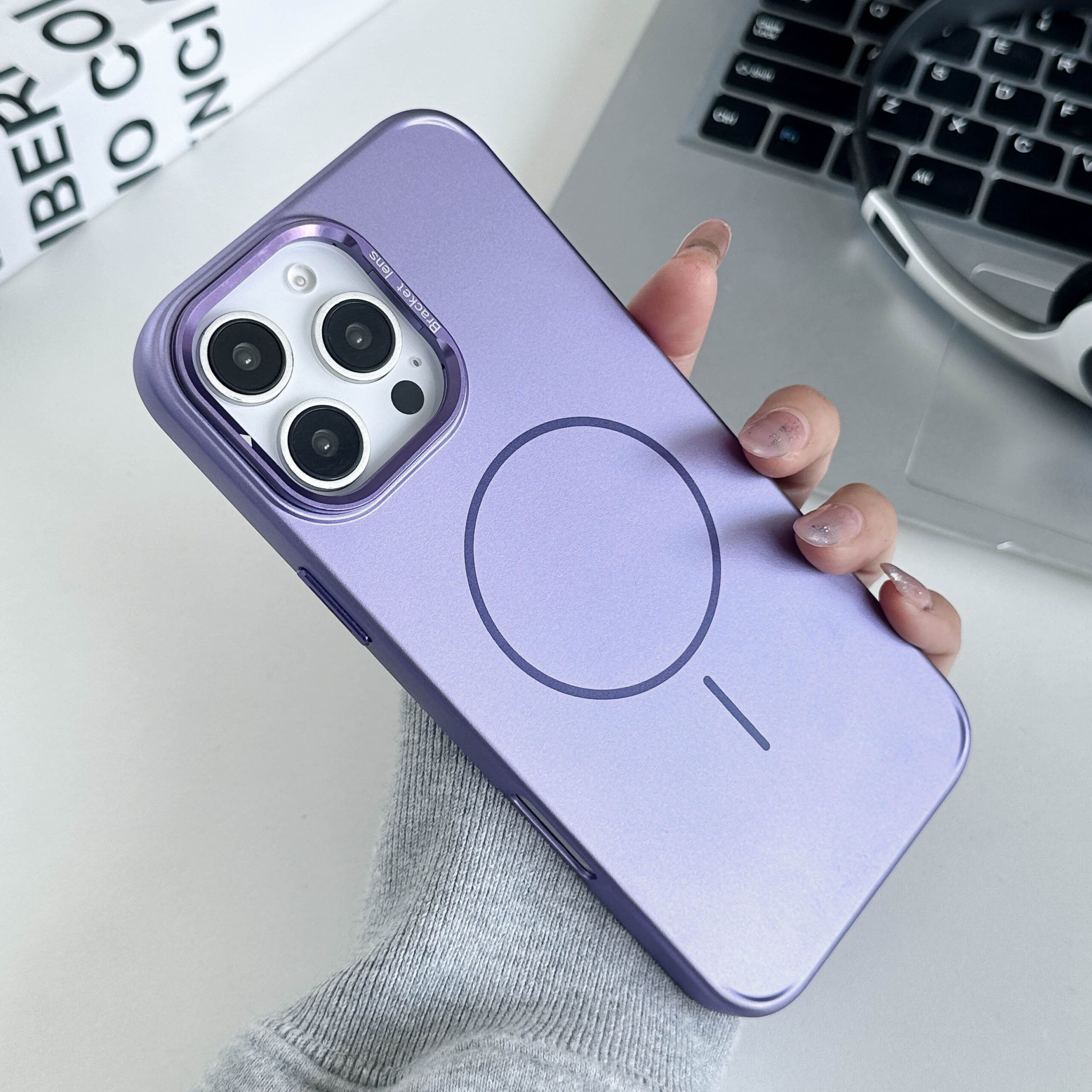 Golossy Camera Stand PC magnetic iphone 17 pro Max Case - Image 4