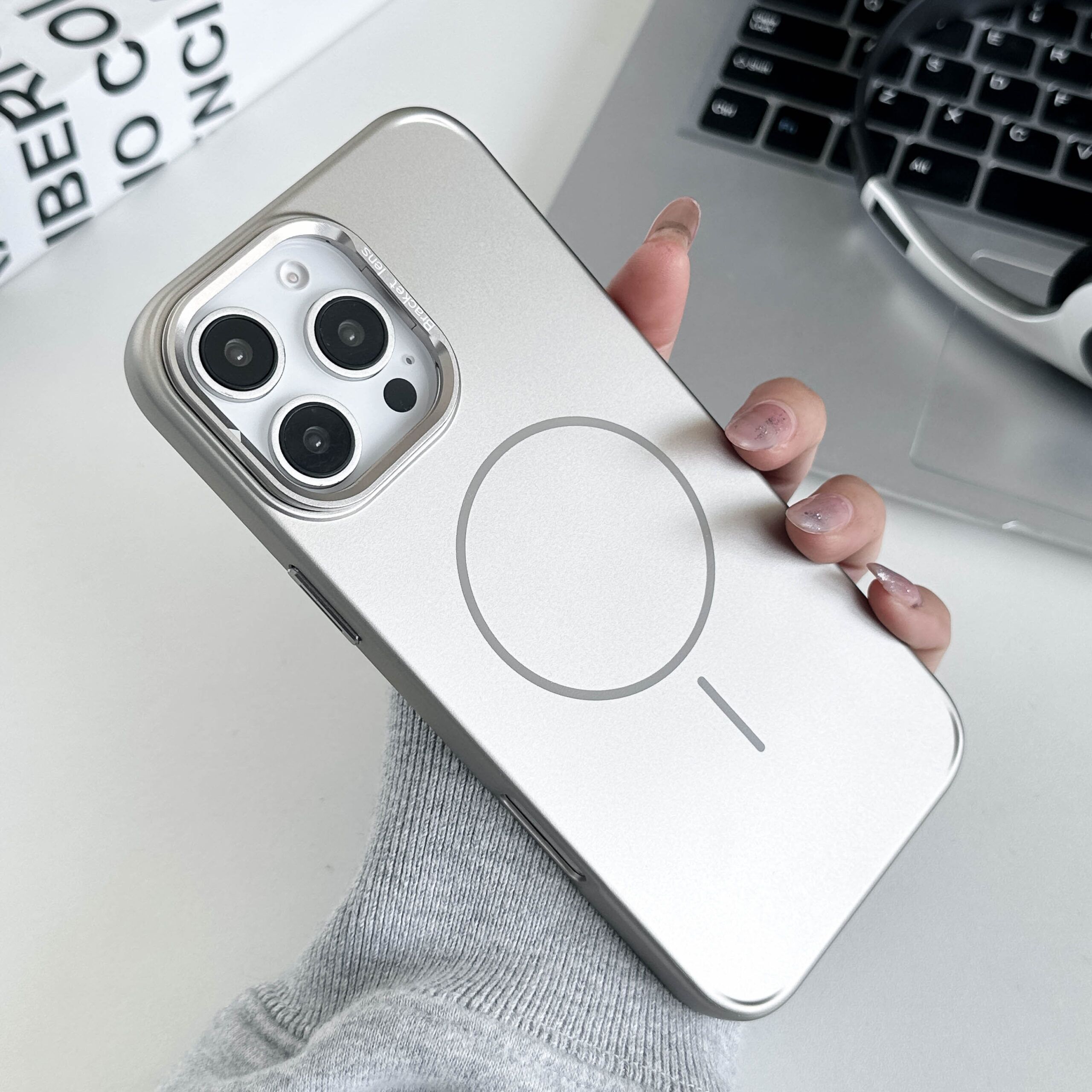 Golossy Camera Stand PC magnetic iphone 17 pro Max Case - Image 5